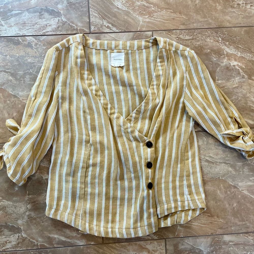 Mustard yellow 3/4 length sleeve top, M